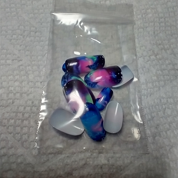 Press on nails pink blue green black art nail set - Picture 2 of 2